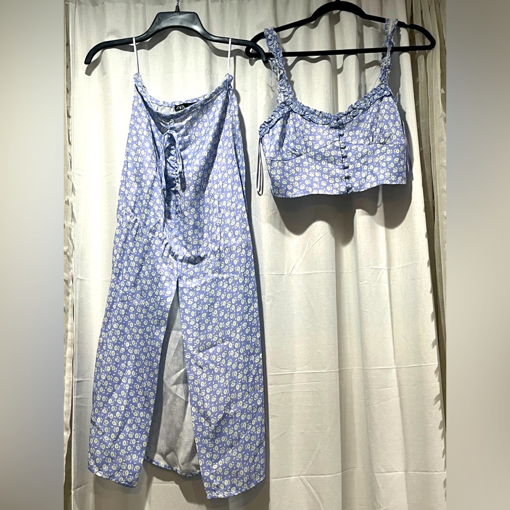 Medium Two Piece Zara Skirt with Crop Top - Blue- white flowers- never worn